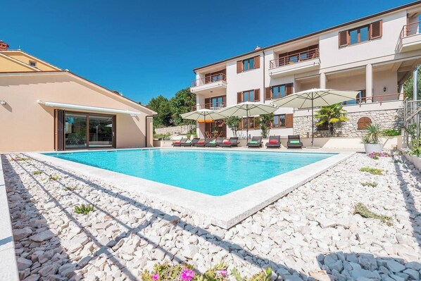 Pool - RED - E&T apartments with a beautiful pool (Rabac)