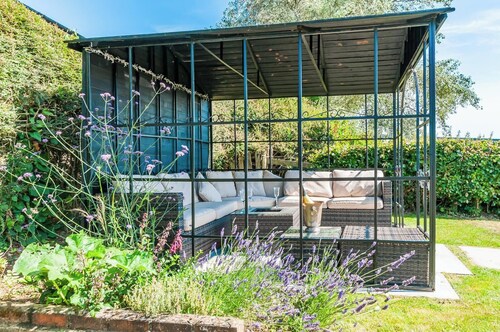 Freshfields, a Countyside Retreat for 8!