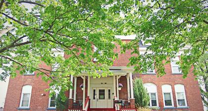 New! Foothills Lodge & Diner 1BR Sleeps 2