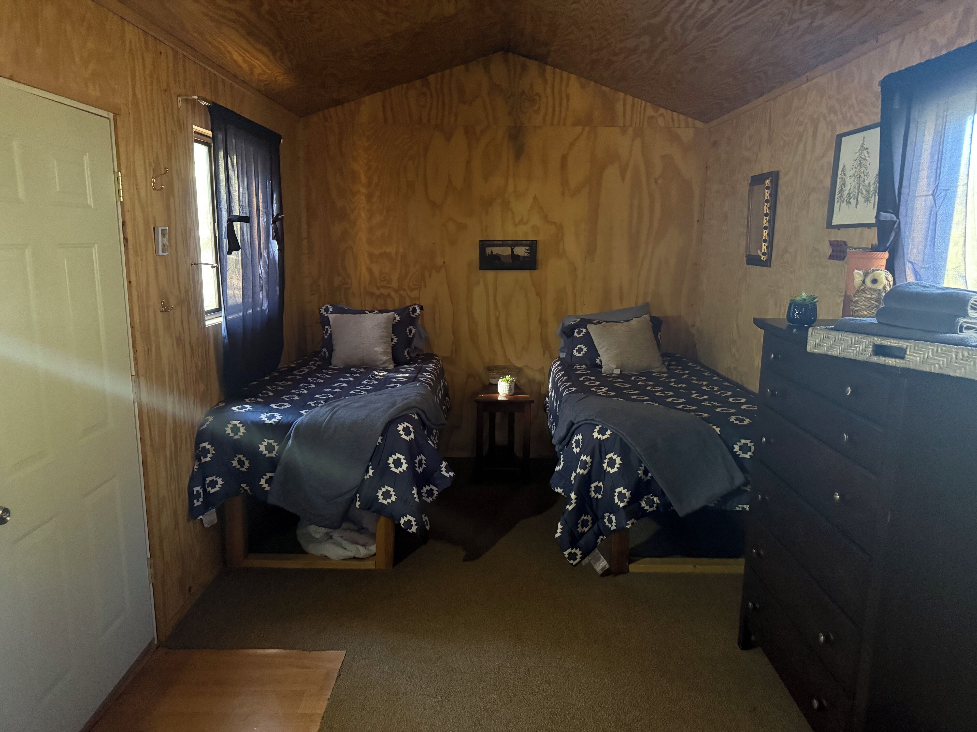 3 bedrooms, iron/ironing board, bed sheets