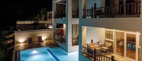 3 outdoor pools