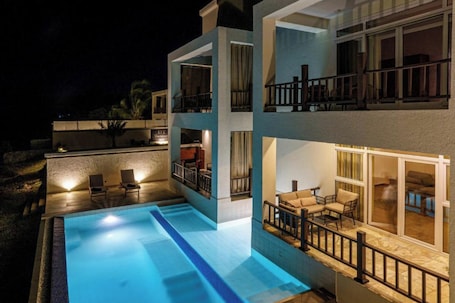 3 piscinas al aire libre