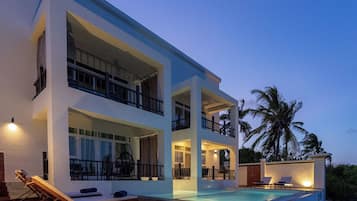 3 kolam renang outdoor