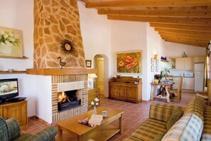 Family Apartment, 2 Bedrooms, Pool View, Tower | Private kitchen