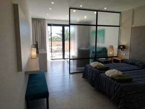 Junior Suite, Pool View | In-room safe, laptop workspace, soundproofing, free WiFi - SON MARGE (Campos)