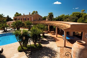 Πρόσοψη καταλύματος