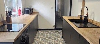 Refurbished 4-Bed Home Near Hospital & Station