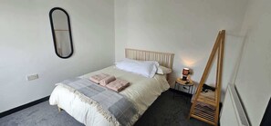 4 室のベッドルーム、アイロン / アイロン台、WiFi、ベッドシーツ