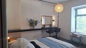 2 bedrooms, iron/ironing board, WiFi, bed sheets