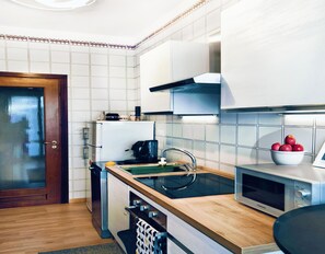 Microondas, horno y lavavajillas