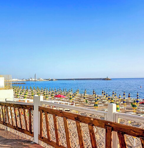5 minutes from the sea and all services, modern apartment, prestigious area