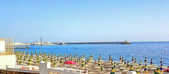 5 minutes from the sea and all services, modern apartment, prestigious area