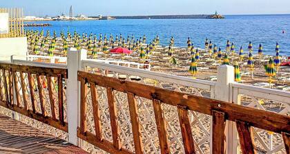 5 minutes from the sea and all services, modern apartment, prestigious area