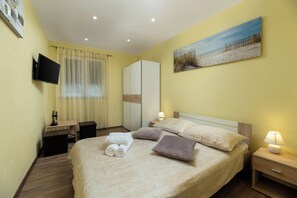 3 bedrooms, iron/ironing board, free WiFi, bed sheets