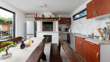 Kühlschrank, Mikrowelle, Ofen, Herdplatte