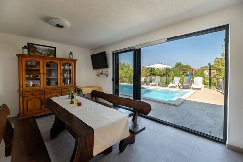 Two Charming 3-bedroom cottage with
Private pool and outside kitchen with grill.