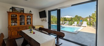 Two Charming 3-bedroom cottage with
Private pool and outside kitchen with grill.