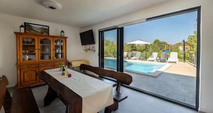 Two Charming 3-bedroom cottage with
Private pool and outside kitchen with grill.