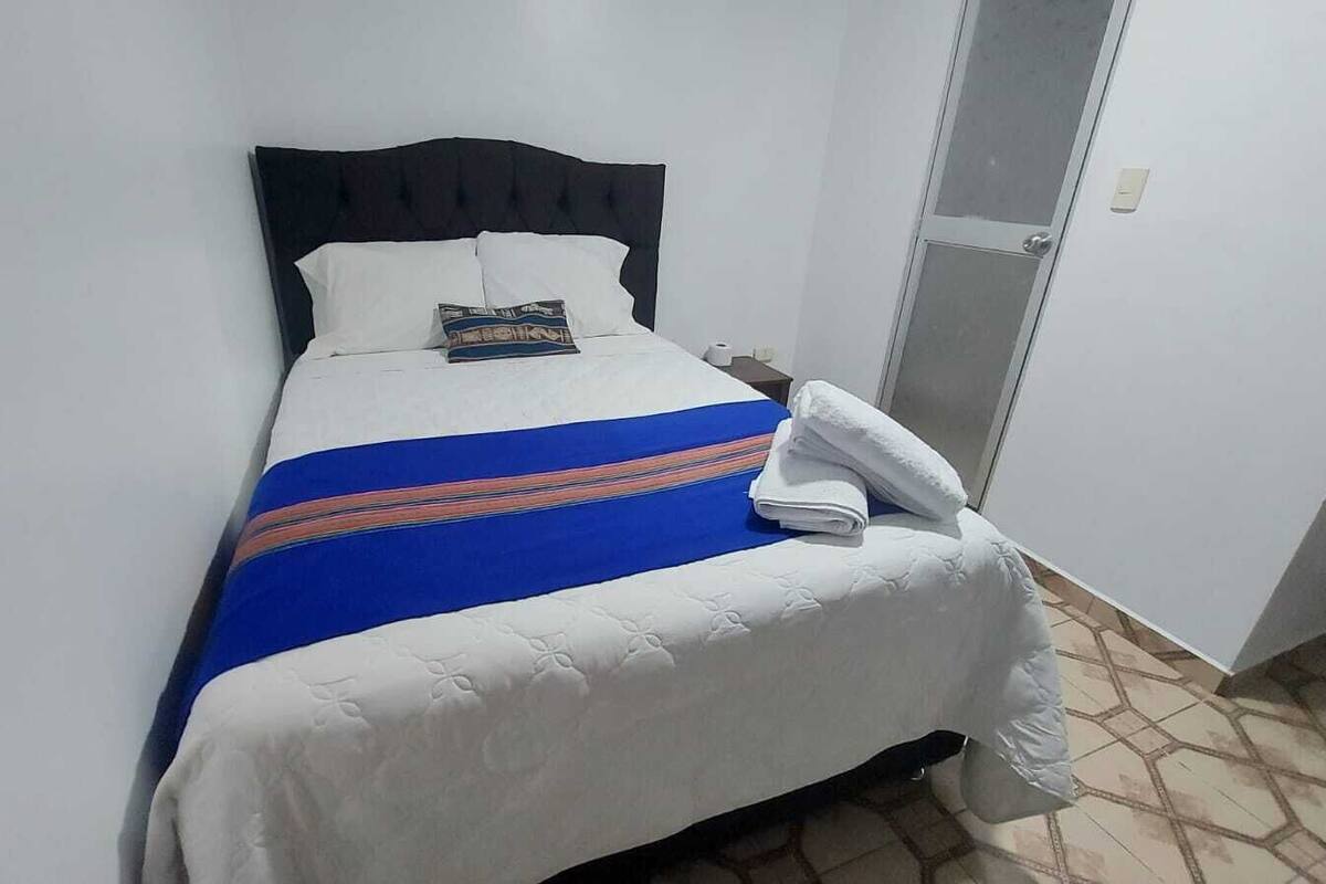 Chambre classique double | Espace de travail pour ordinateurs portables, rideaux d’obscurcissement