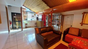 Living area - Hostal Sofia (Cusco)