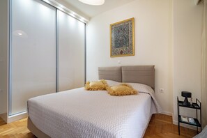 2 bedrooms, iron/ironing board, WiFi, bed sheets