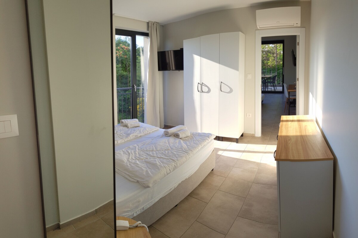 Basic Apartment | In-room safe, blackout drapes, soundproofing, WiFi (free)
