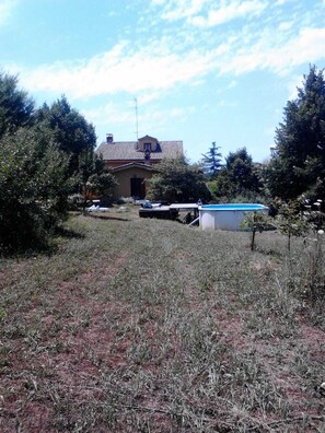 Property grounds - Cozy country house surrounded by greenery (Capranica-Scalo)