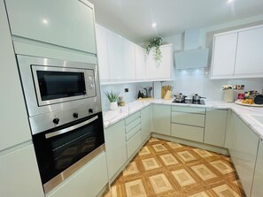 Fridge, microwave, oven, stovetop - Superbly Stylish & Spacious 2 Bedroom Home in Ormskirk Town Centre (Ormskirk)
