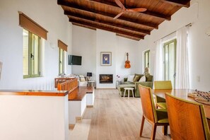 Télévision, cheminée