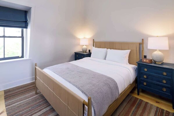 1 dormitori, planxa i posts de planxar, un bressol de viatge i wifi 