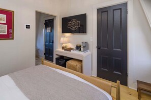 1 dormitori, planxa i posts de planxar, un bressol de viatge i wifi 