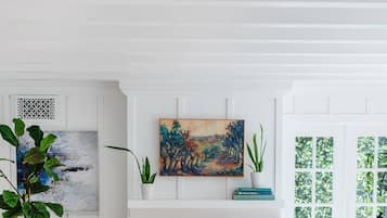 Smart-TV, Kamin, Arbeitsbereiche