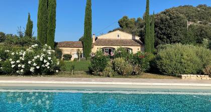 Mas de charme in Provence with swimming pool & tennis - sleeps 10