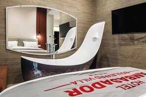 Deluxe Double Room, Bathtub | Free WiFi, bed sheets