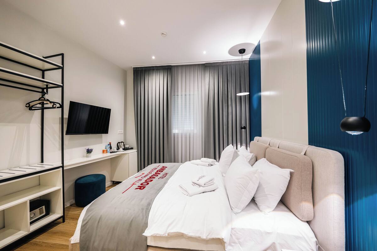 WiFi (free), bed sheets
