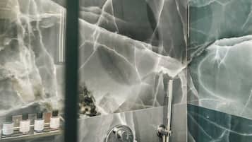 Double Room | Bathroom | Free toiletries, hair dryer, towels