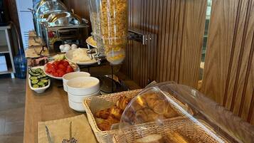 Sarapan prasmanan