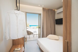 Chambre Double Deluxe, balcon, vue mer | Coffres-forts dans les chambres, rideaux occultants