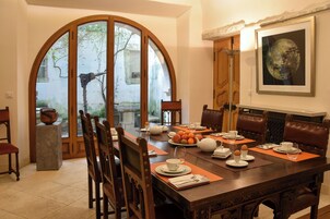 Desayuno continental gratuito y diario