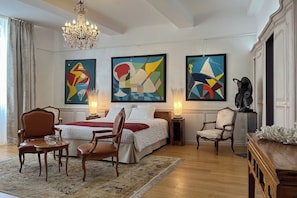 Premium bedding, minibar, in-room safe, individually decorated - Chambre d'Art (Dax)