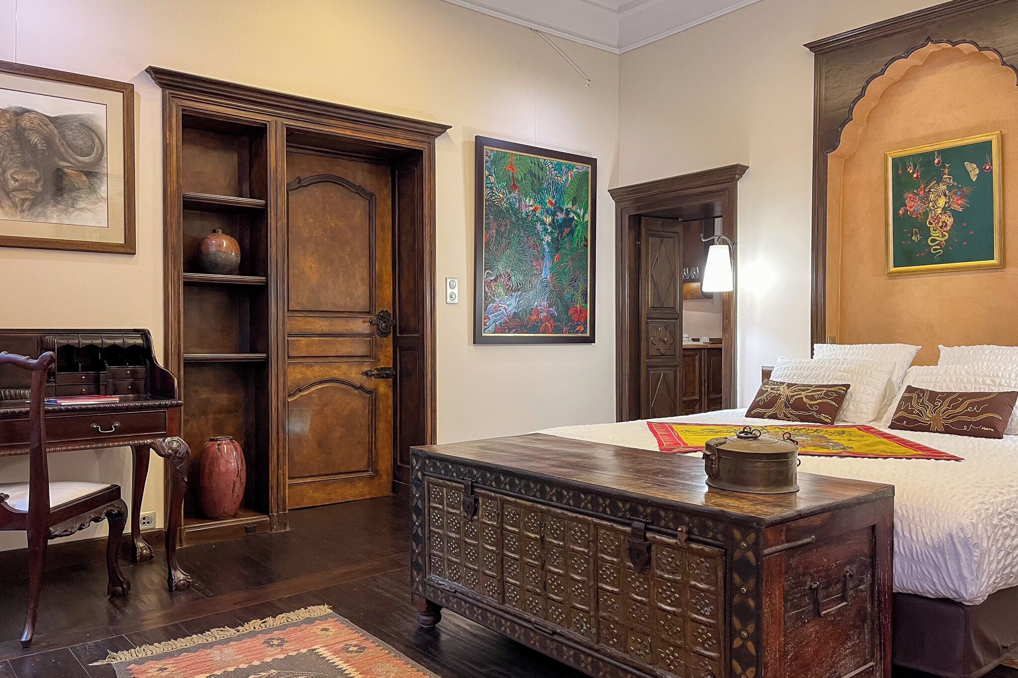 Ropa de cama de alta calidad y minibar 