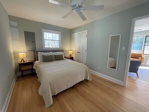 2 bedrooms, free WiFi, bed sheets - Home in Carrboro, Fully Renovated! (Carrboro)