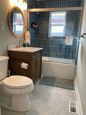 Towels, soap, shampoo, toilet paper - Home in Carrboro, Fully Renovated! (Carrboro)