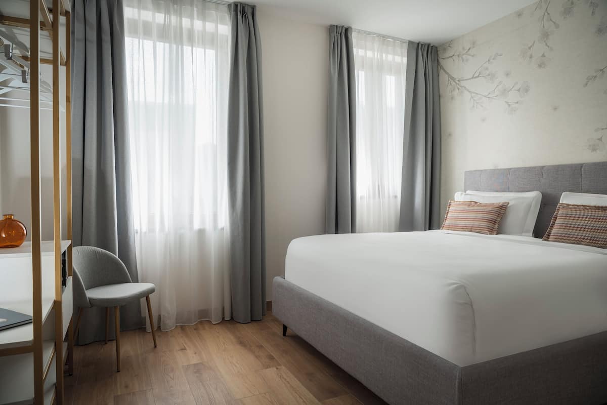 2 bedrooms, in-room safe, blackout curtains, soundproofing