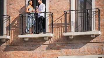 Superior Apartment, Canal View (C21) | Terrace/patio
