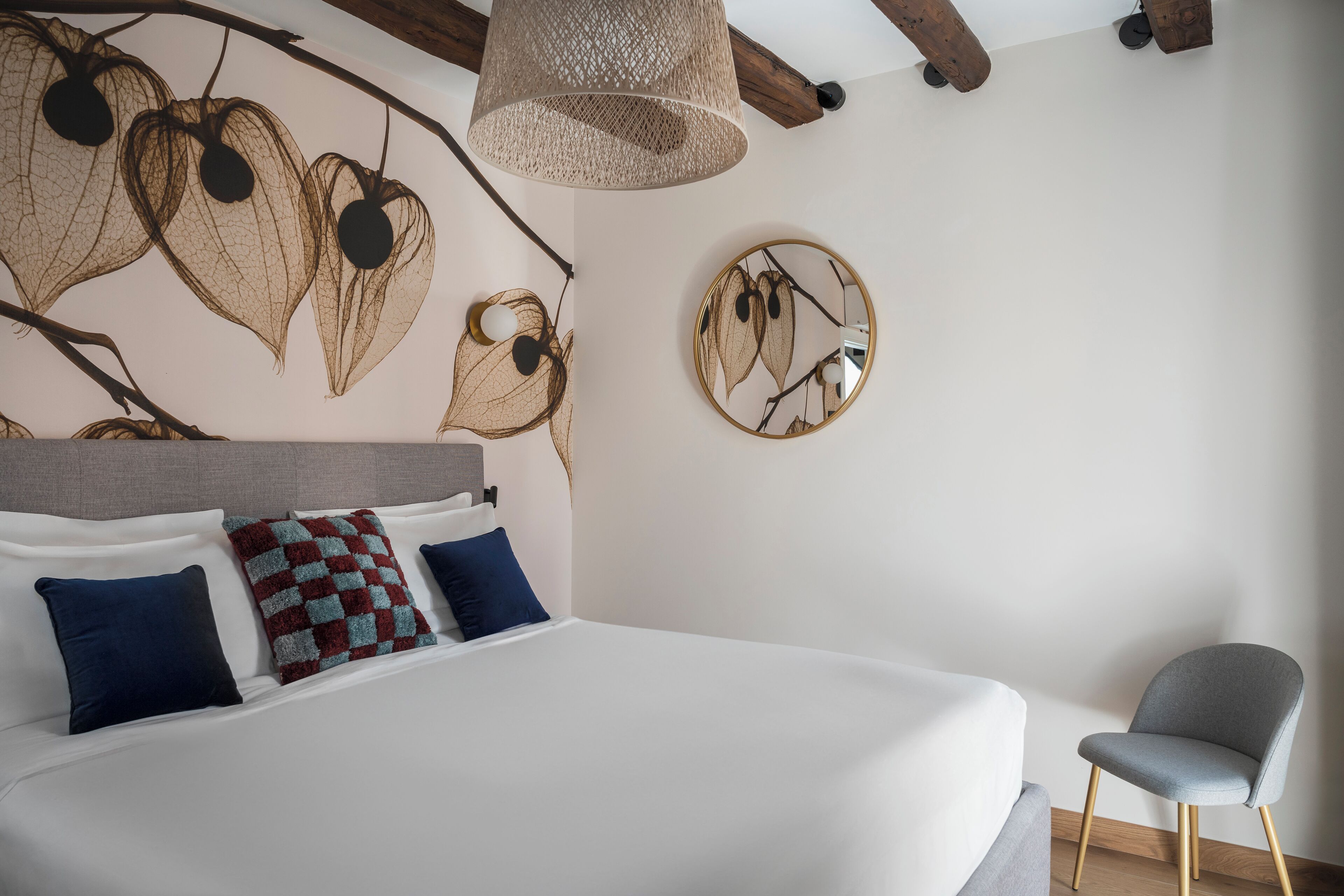 Superior Apartment, Canal View (D30)