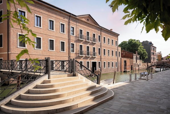 Façana frontal de l'allotjament