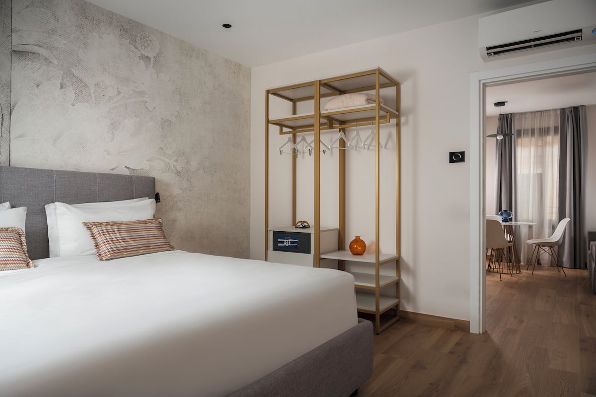 2 bedrooms, in-room safe, blackout curtains, soundproofing