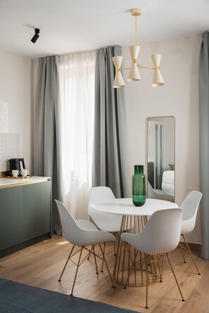 Classic Apartment, Canal View (D26) | Living area | TV
