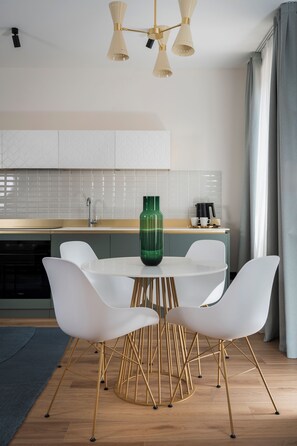 Classic Apartment, Canal View (D26) | Living area - Palazzo Dei Guardiani (Venice)